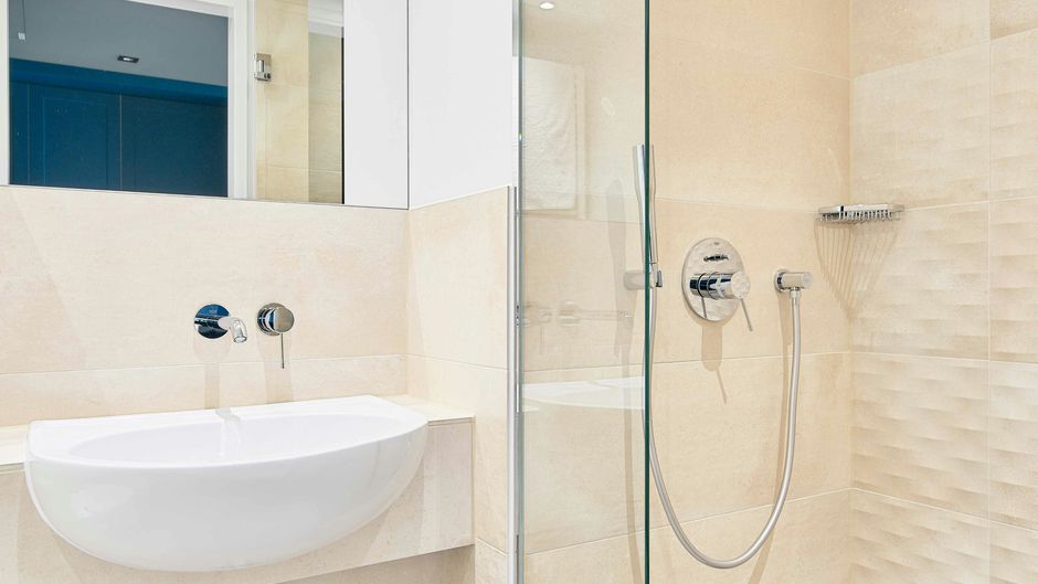 Schwan Locke Room