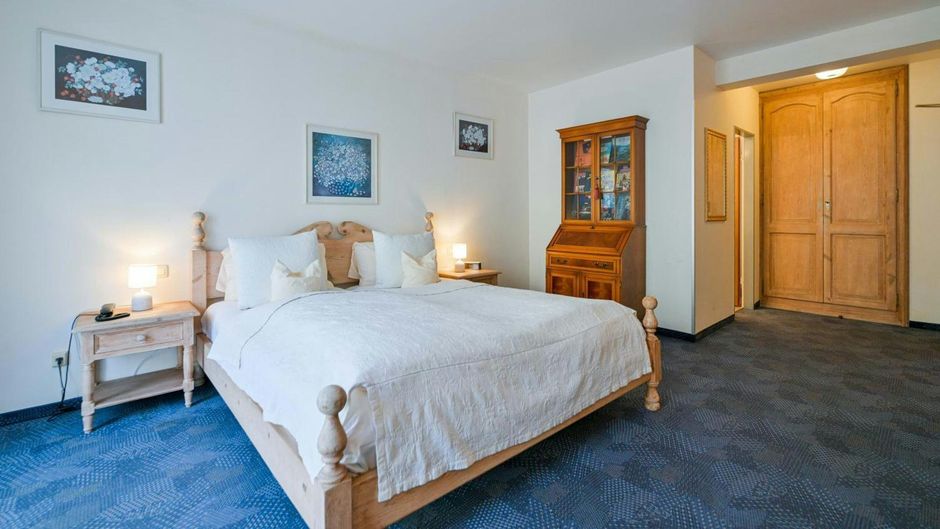 Lessing Hotel Room
