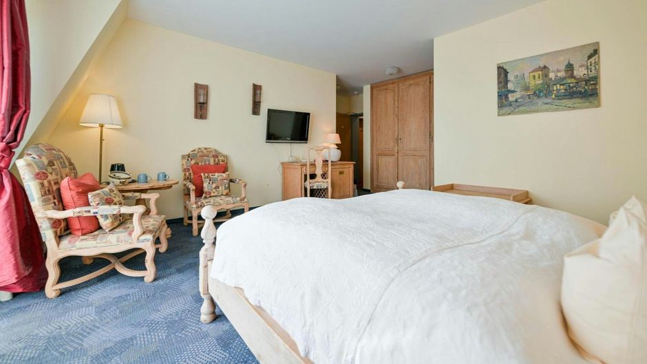 Lessing Hotel Room