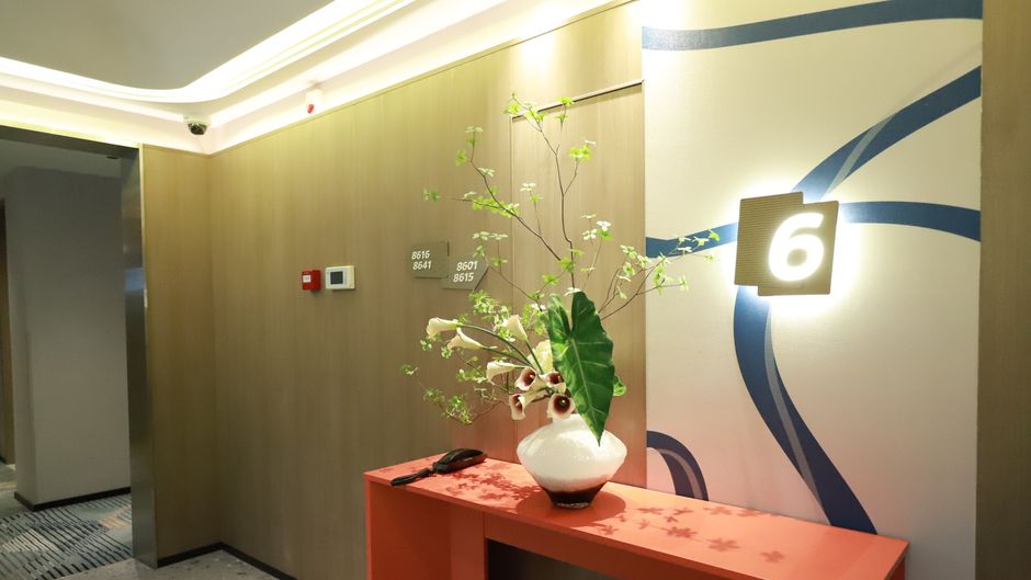 Holiday Inn Exp Shanghai Changyang Rd Lobby