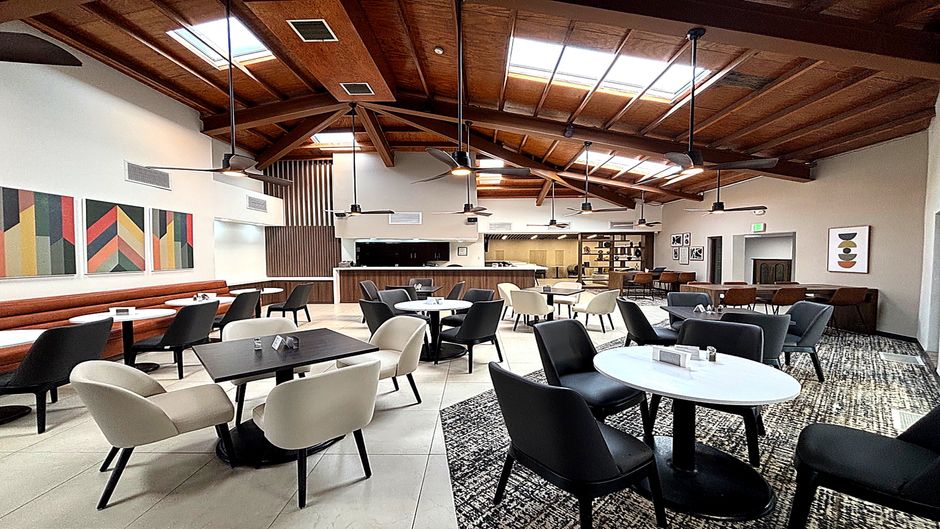 Holiday Inn Hotel & Suites Restaurant