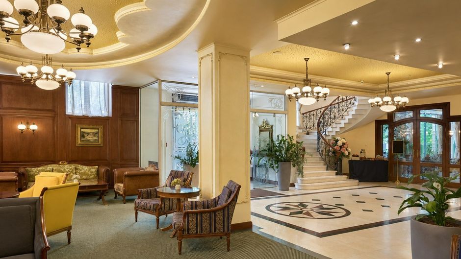 Crystal Palace Boutique Hotel Lobby