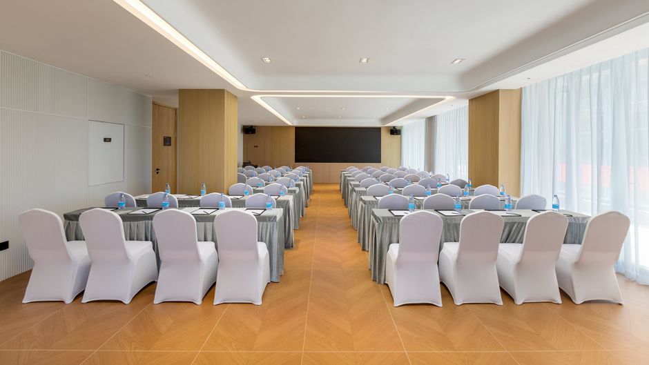Holiday Inn Express Tangshan Harbour Meeting