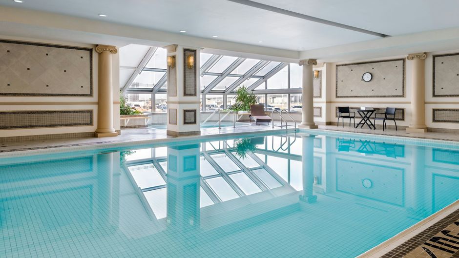 Sheraton Gateway Hotel Toronto Airport Pool