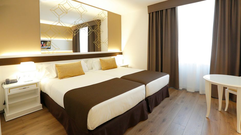 Sercotel Alfonso XIII Hotel Room