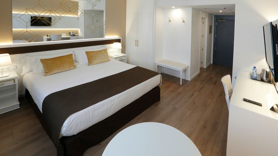 Sercotel Alfonso XIII Hotel Room