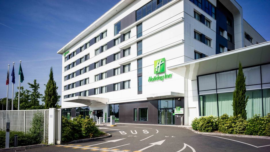 Holiday Inn Paris-CDG Airport Lobby