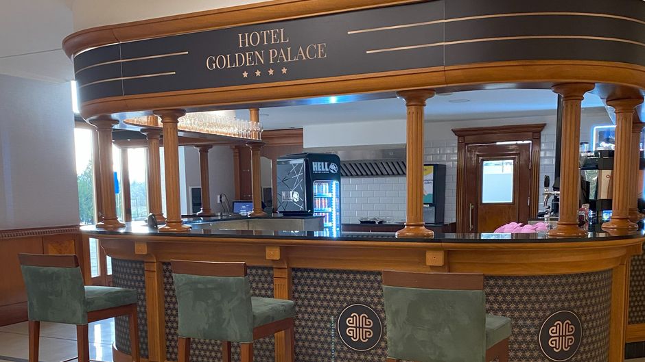 Golden Palace God Exterior