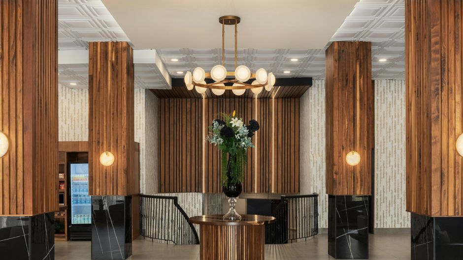 Le Parc Gatineau Lobby