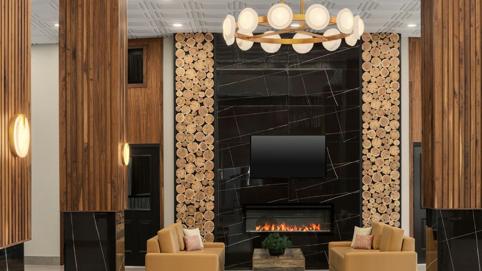 Le Parc Gatineau Lobby