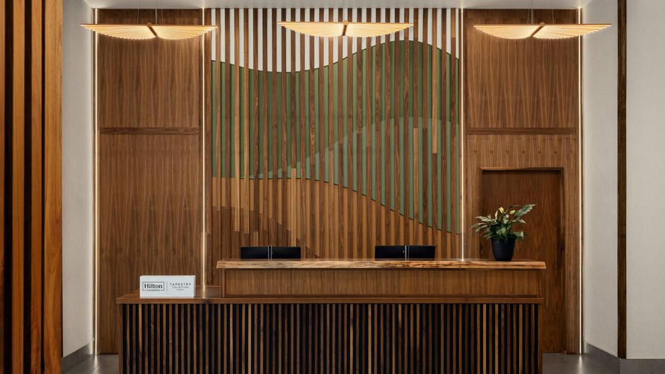 Le Parc Gatineau Lobby