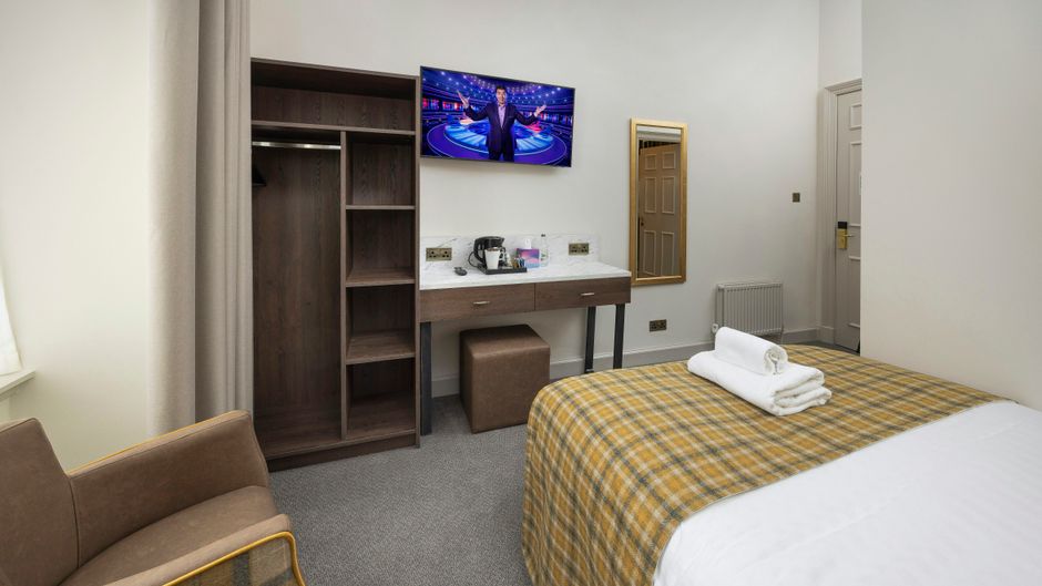 Albany Hotel Room