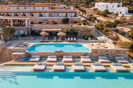 Luura Paros Cliff