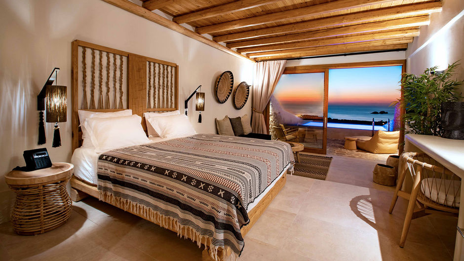 Luura Paros Cliff Suite