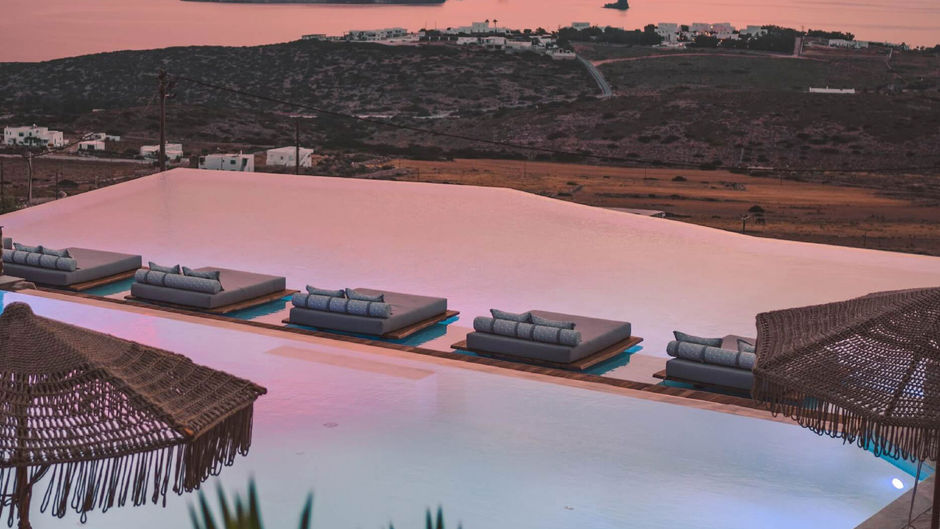 Luura Paros Cliff Pool