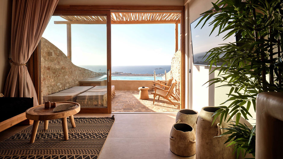 Luura Paros Cliff Suite