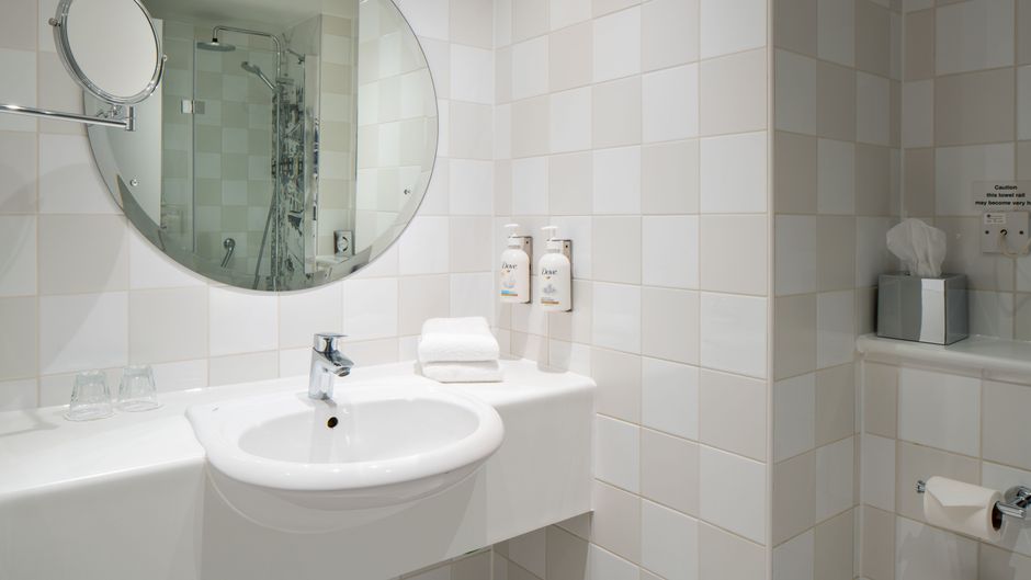 Holiday Inn London Heathrow Room