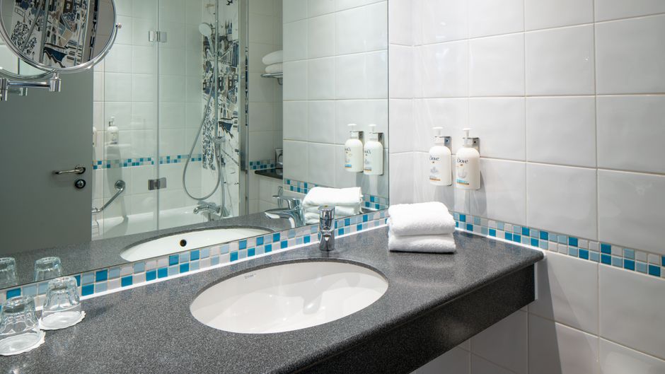 Holiday Inn London Heathrow Room