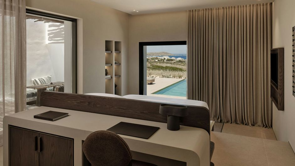 Orosea, Paros, Autograph Collection Suite
