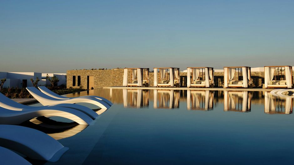 Orosea, Paros, Autograph Collection Pool