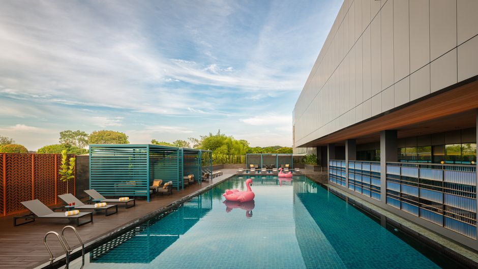 voco Kuching Pool