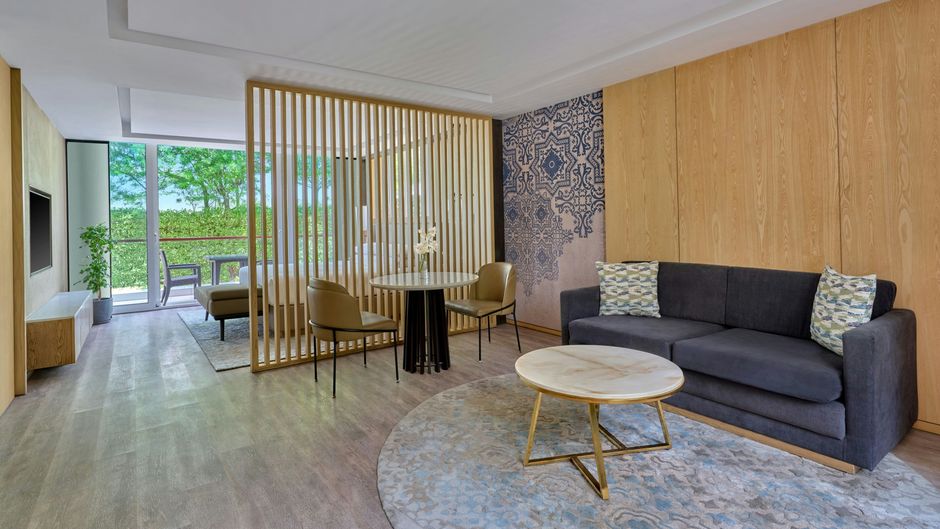 Aravali Marriott Resort & Spa Delhi NCR Room
