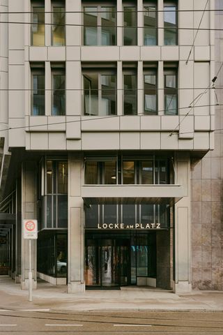 Locke am Platz
