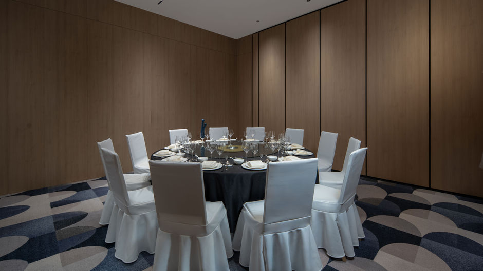 Holiday Inn Exp Luzhi Industrial Park Restaurant