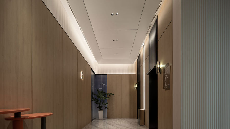 Holiday Inn Exp Luzhi Industrial Park Lobby
