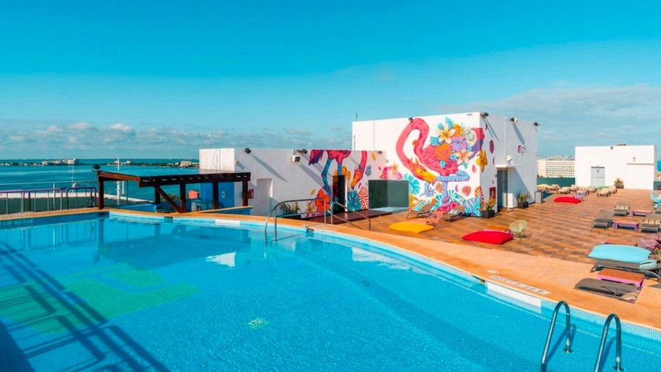 aloft Cancun Pool