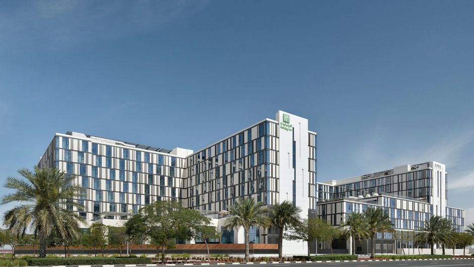 Holiday Inn Dubai Al-Maktoum Airport Exterior
