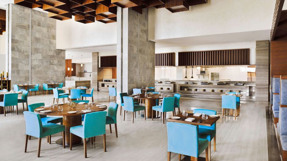 Holiday Inn Dubai Al-Maktoum Airport Restaurant