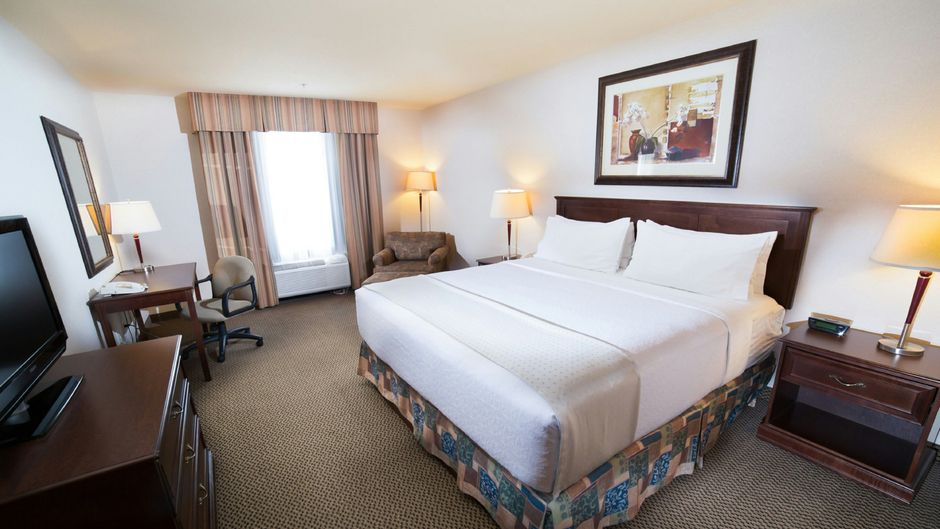 Holiday Inn Hotel & Suites-West Edmonton Room