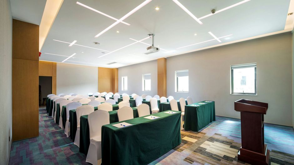 Holiday Inn Express Shaoxing Paojiang Meeting