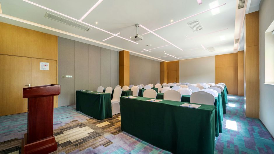 Holiday Inn Express Shaoxing Paojiang Meeting