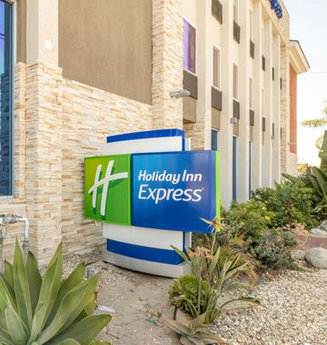 Holiday Inn Express Anaheim West