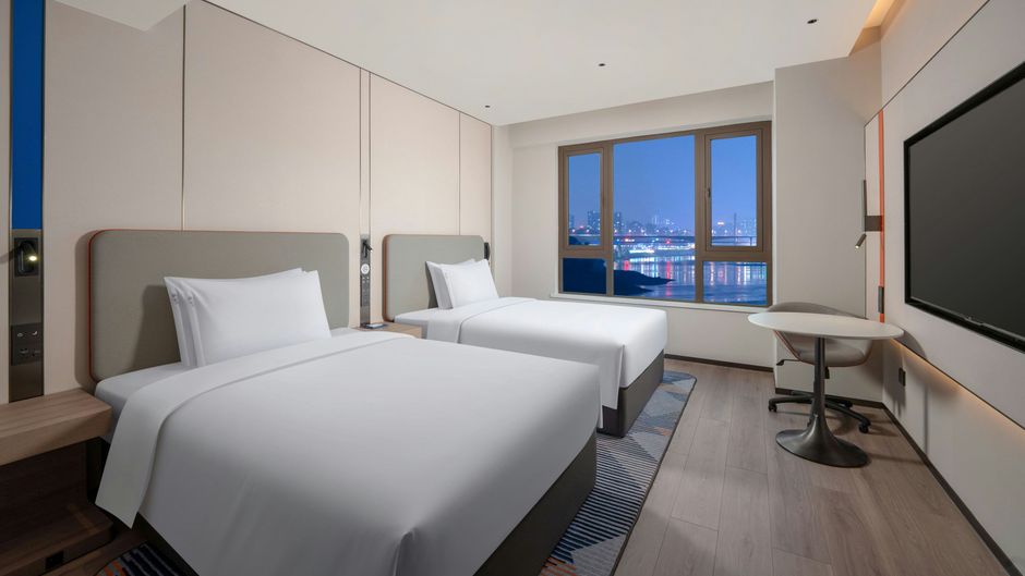 Holiday Inn Exp Ciqikou Ancient Room