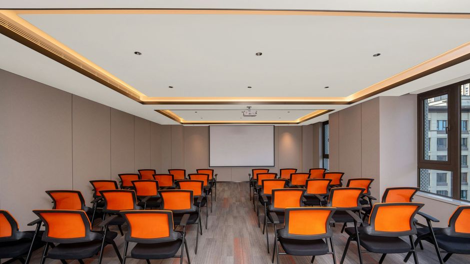 Holiday Inn Exp Ciqikou Ancient Meeting