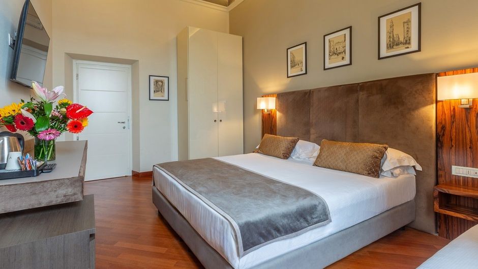 Hotel Embassy City Resort Room