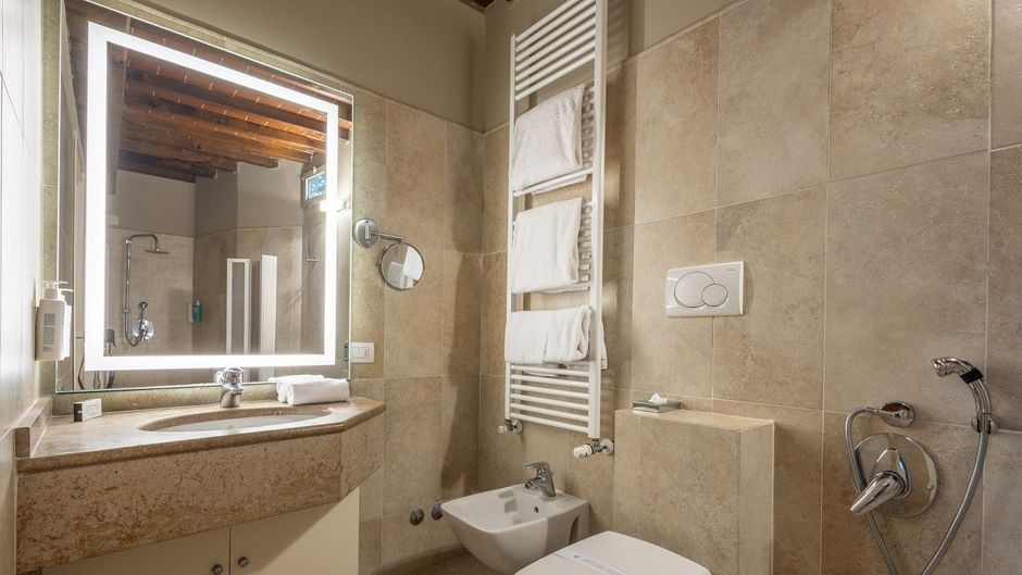 Hotel Embassy City Resort Room