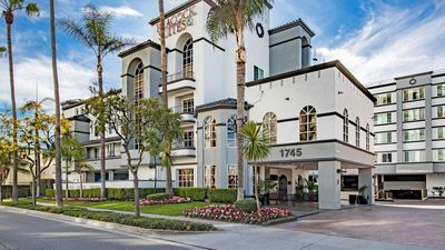 Peacock Suites