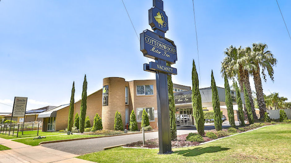 Cottonwood Motor Inn Pool
