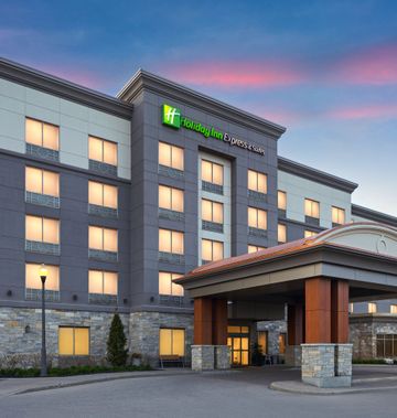 Holiday Inn Express Hotel & Suites
