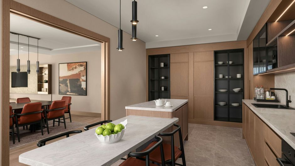 Marriott Exec Apt Istam Tema W Room