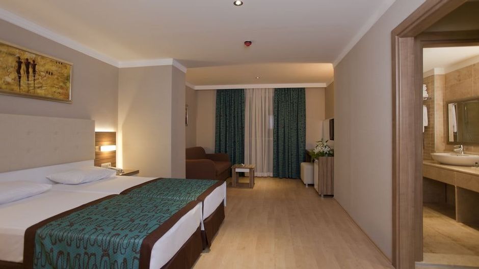 Riviera Hotel & Spa Suite