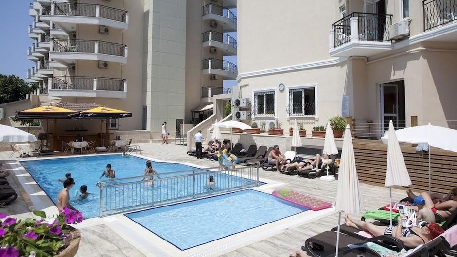 Riviera Hotel & Spa Pool