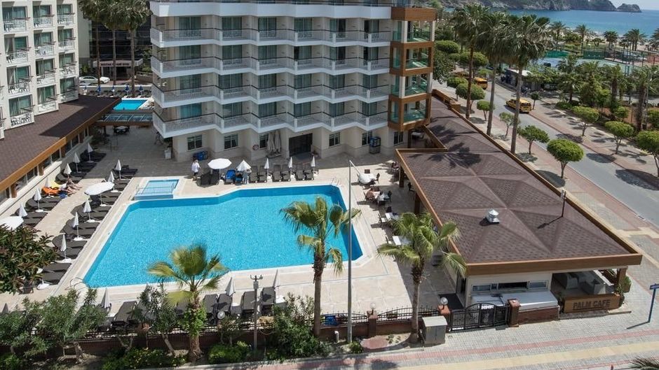 Riviera Hotel & Spa Exterior