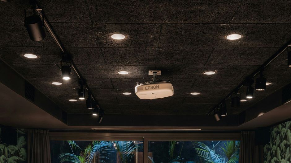 Yurbban Trafalgar Hotel Meeting