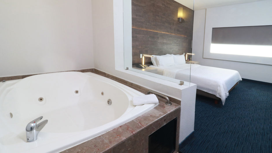 Holiday Inn Express San Luis Potosi Suite