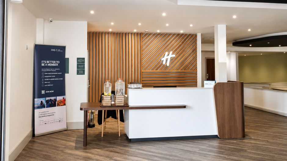Holiday Inn Cardiff North M4J Exterior